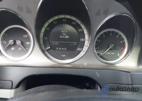 2009 Mercedes-Benz C 300 z USA, uszkodzony, nr VIN WDDGF54X49R049900